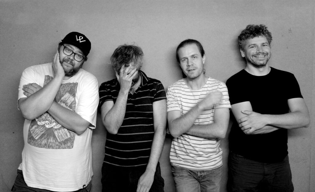 petseleh-band-1.jpg